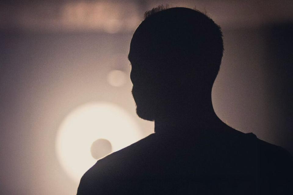 silhouette_man